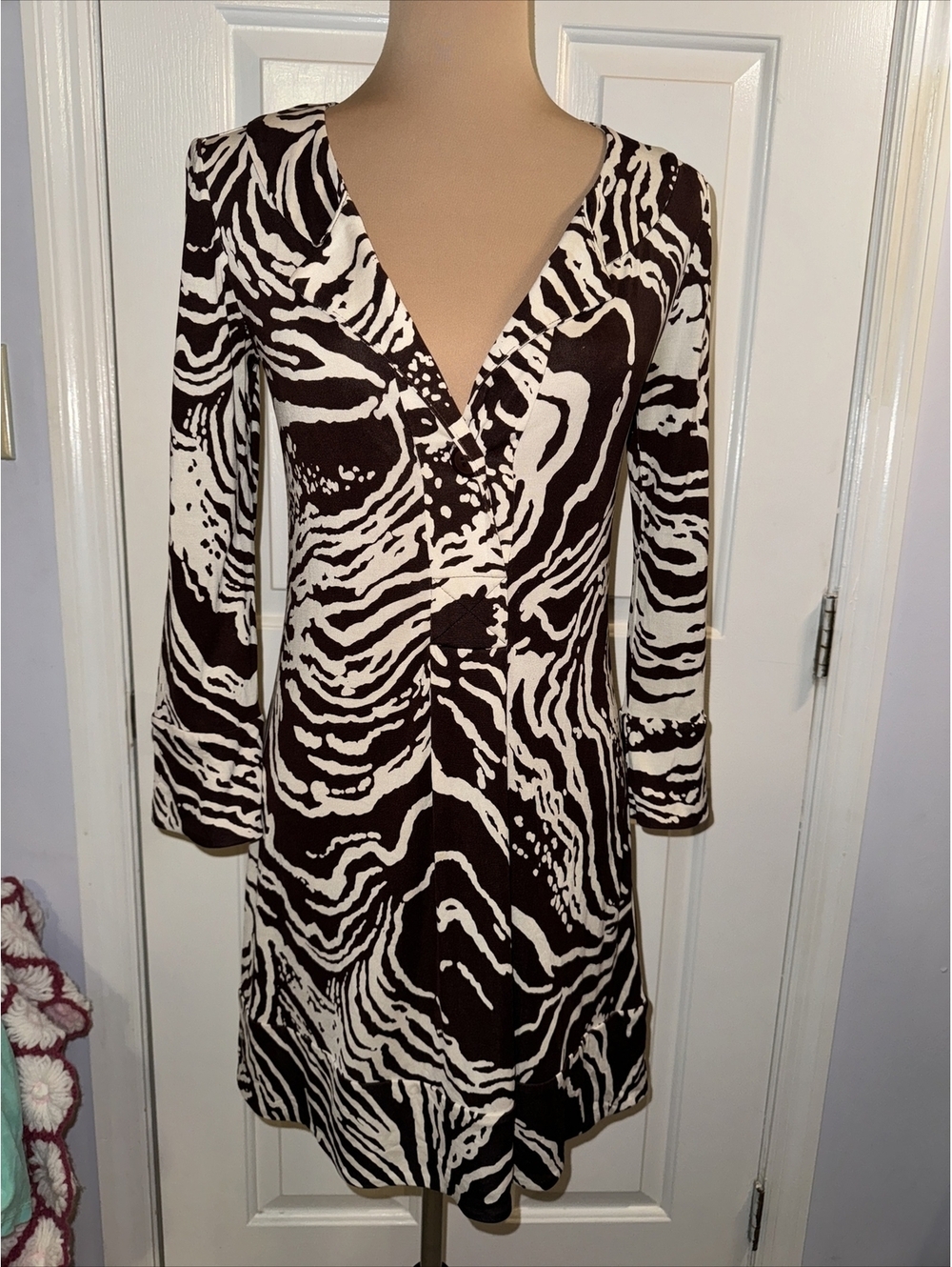 Diane Von Furstenberg Vintage Dress Womens 4  Silk Animal Print Brown Ivory